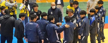 【2022年全日本大学選手権・特集】就任13年目の悲願達成！ 日体大・松本慎吾監督の体が宙に浮いた