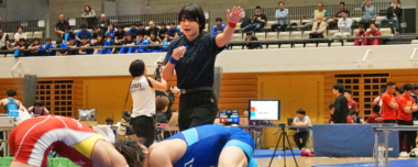 【2023年東日本学生リーグ戦・特集】藤波朱理（日体大）が審判デビュー