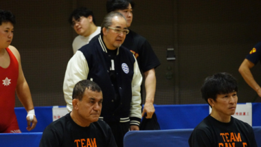 【2025年全国社会人オープン選手権・特集】車椅子も覚悟した大病を乗り越え、“金メダリスト製造工場”を支える高橋秀樹トレーナー