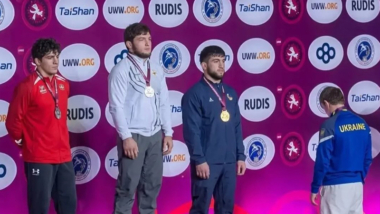 ウクライナ選手がロシア国旗に背中を向ける、ロシア会長が非難…2026年U23欧州選手権