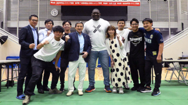 オリンピックV5のミハイン・ロペス氏（キューバ）が全日本学生選手権を観戦